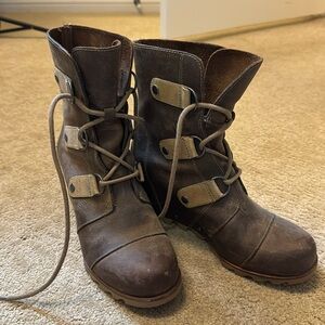 Sorel brown lace up boot size 7.5 gently used